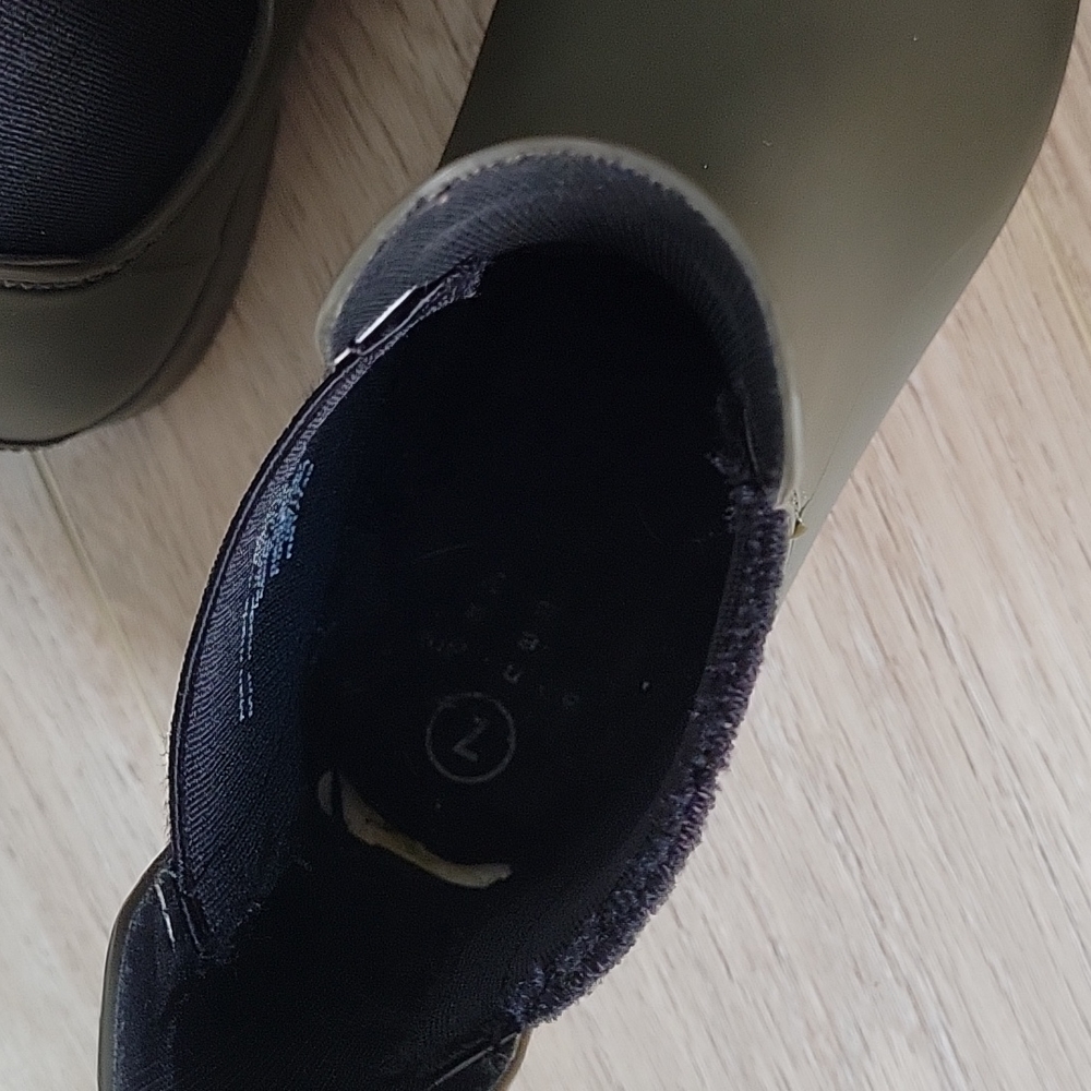 Chelsea Rain Boots, green, size 7 - Picture 9 of 10
